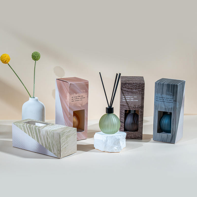 Mala staklena žarulja s okomitim prugama bočica s isparivačem Reed difuzor-proizvođač mirisnog difuzora za dom