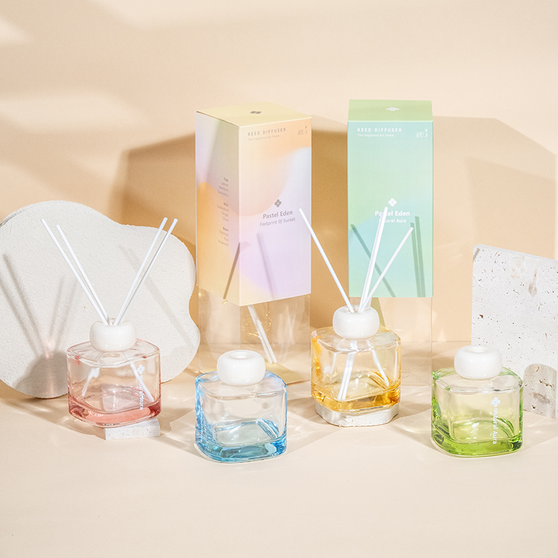 Četvrtasta prozirna staklena bočica parfema, tvornica raspršivača mirisa