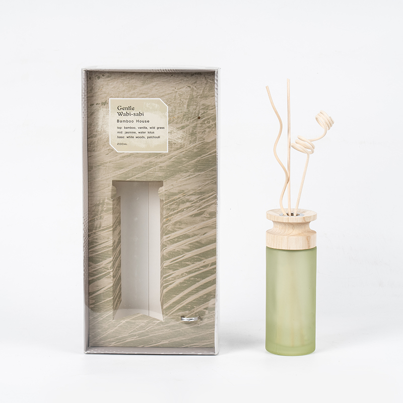 Cilindrična staklena tikvica visoke klase, vrhunski difuzor od trske s drvenim štapićem, dobavljač aroma difuzora