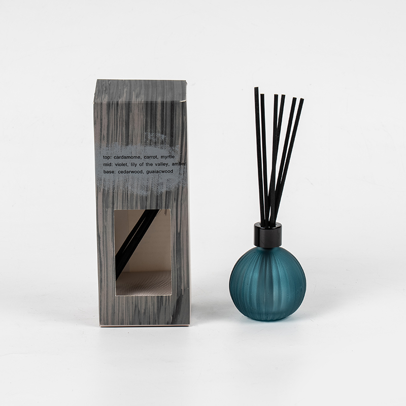 Mala staklena žarulja s okomitim prugama bočica s isparivačem Reed difuzor-proizvođač mirisnog difuzora za dom