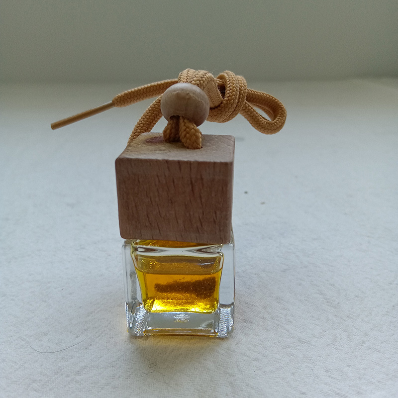 Kvadratni difuzor za osvježivač zraka za automobil Viseći/Osvježivač zraka za boce za automobil/Difuzori za parfeme za auto