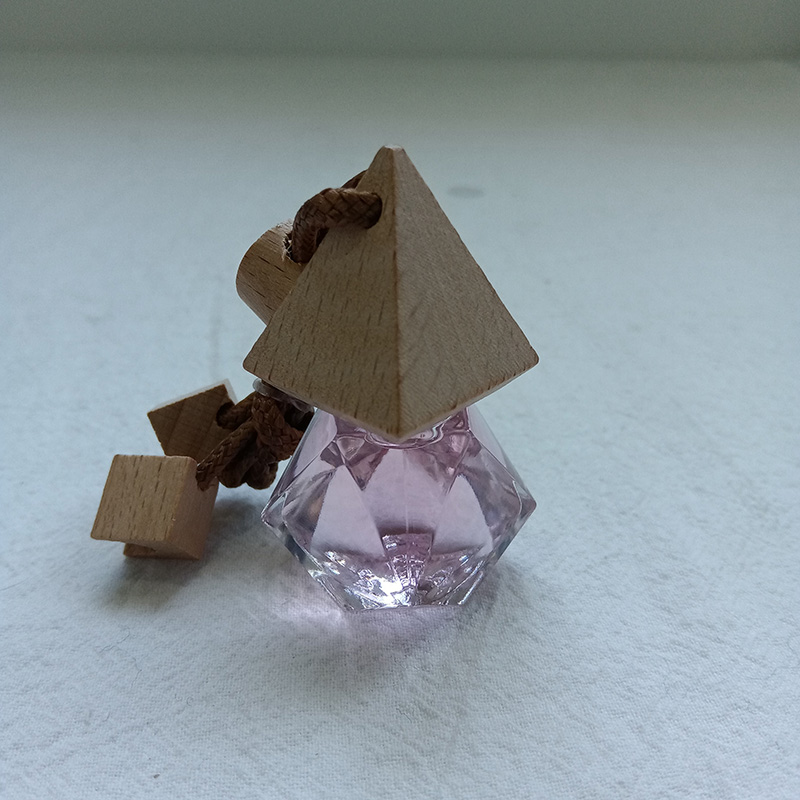 Viseći osvježivač zraka za automobil u obliku trokutastog dijamanta/Difuzor osvježivača zraka za automobil/Aromatični osvježivač zraka za automobil/Vješalica za parfeme za automobil